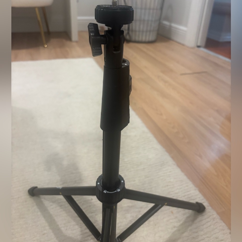 long adjustable camera tripod - Picture 2 of 3